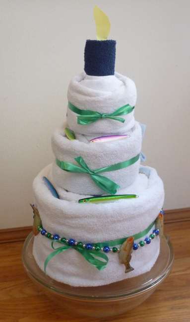 how to fold a towel cake