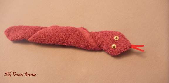 how to fold a washcloth snake