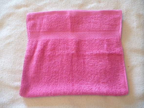 How to fold a towel pig