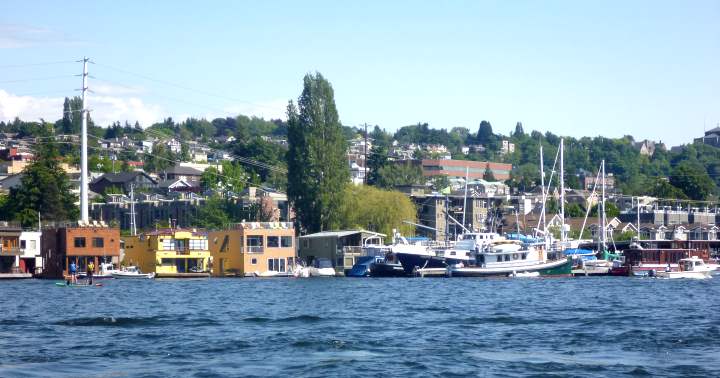 ride the duck tours point out which houseboat was in Sleepless in Seattle