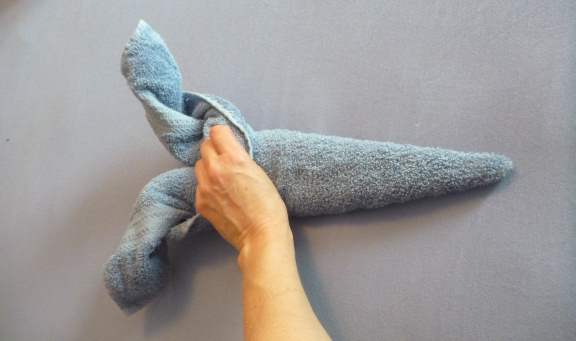 making a towel elephant head