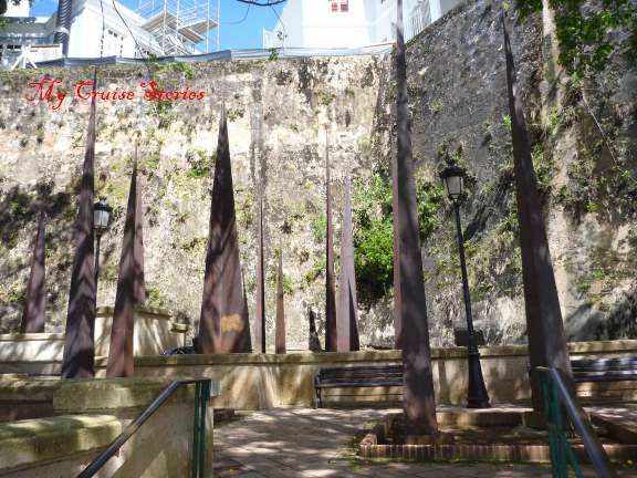 San Juan P1030399 wouldn't want to fall off that wall