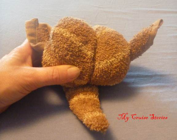 cat head 5 folding a hand towel into a cat head