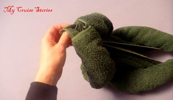 how to make a towel dinosaur