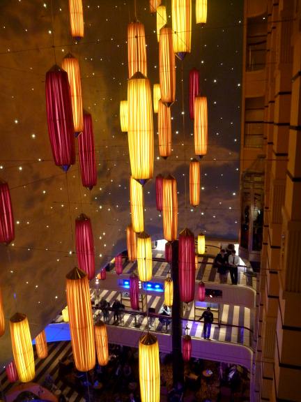 Carnival Breeze decor