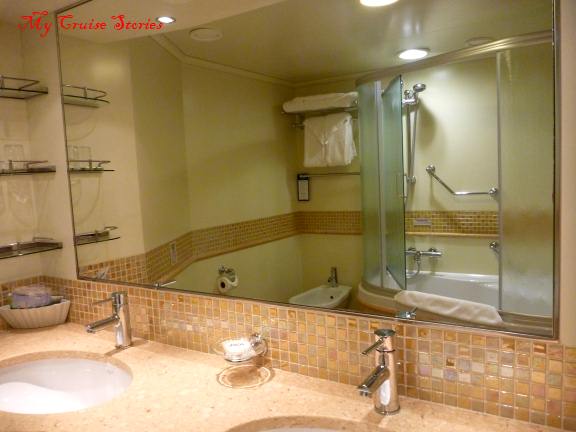 grand suite Carnival Breeze