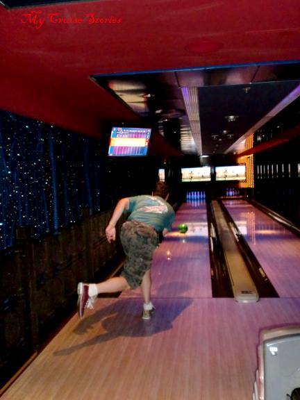 cruise ship bowling
