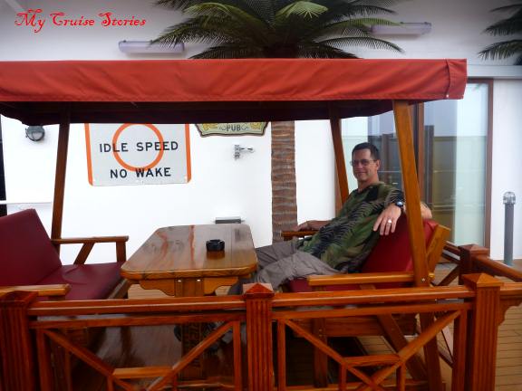 outdoor seating at Carnival Breeze RedFrog Pub