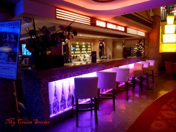 bars on Norwegian Pearl