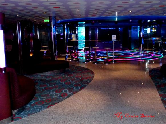 where teens hang out on cruise ships