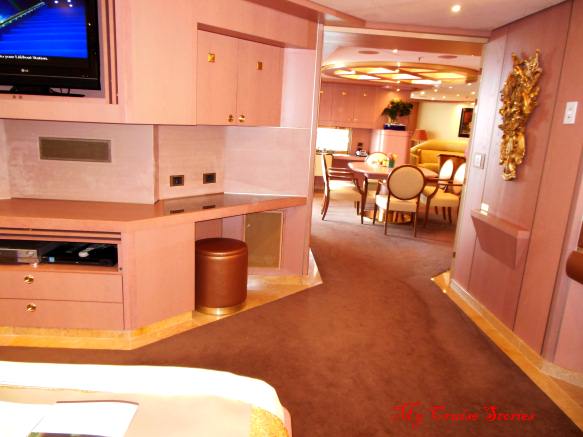 luxury room on cruise ship