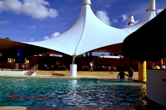 pool and restaurant at Playa Mia