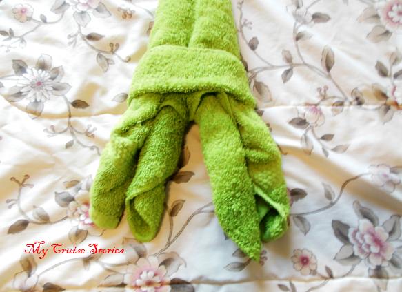 making washcloth legs for a towel squid