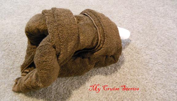 how to fold a towel reindeer