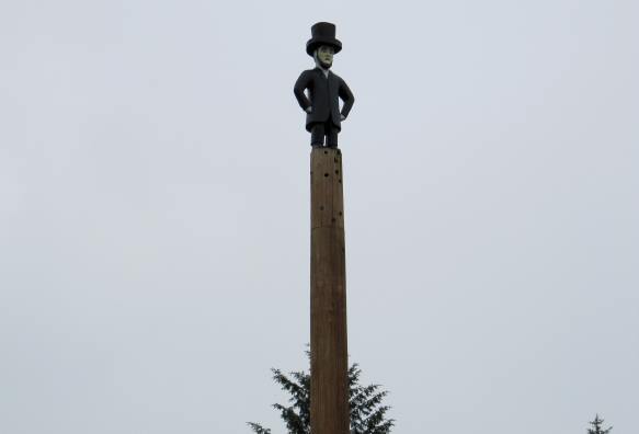 if all politicians were wooden figures on poles they'd do less harm