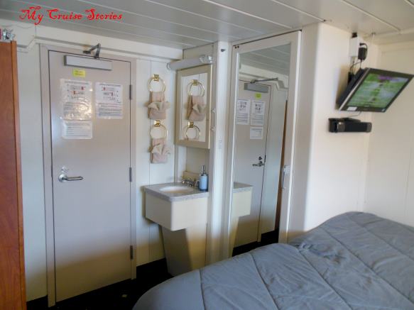 no room for a sink in the shoilet