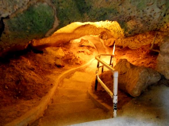 path through Hato Cave