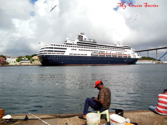 cruise ship in Curacao