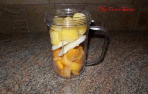 making frozen fruit smoothies