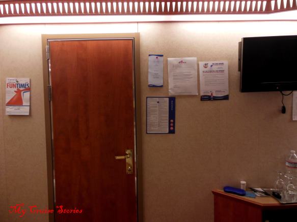 organizing a cruise ship cabin