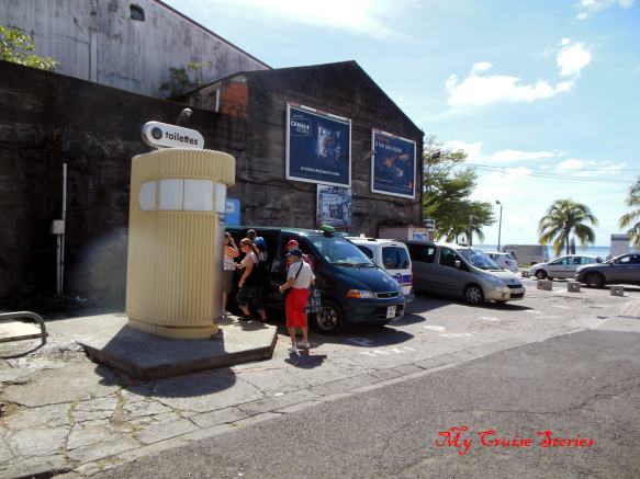 pay toilet in Martinique