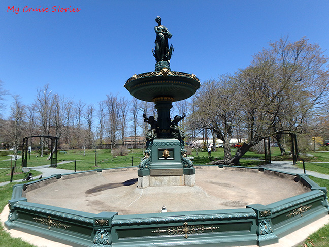 is it a fountain without water?