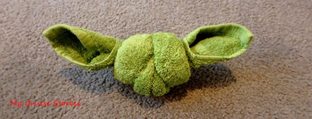 how to fold a towel animal