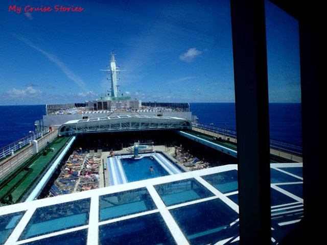 cruise ship swimming pool