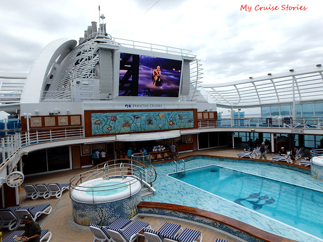outdoor movies on a ship