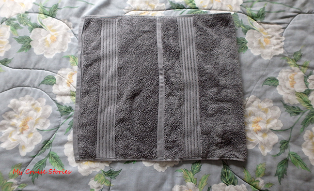 how to fold a towel bear