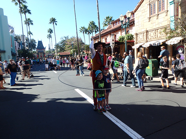 street performer at Disney's Hollywood studios