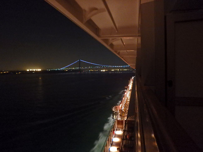 Carnival Vista sailing into New York