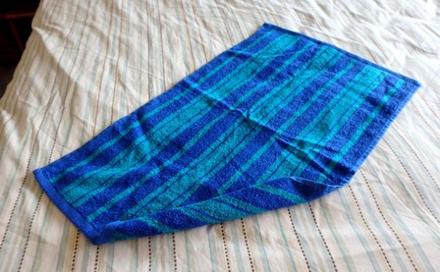 making a towel animal tail