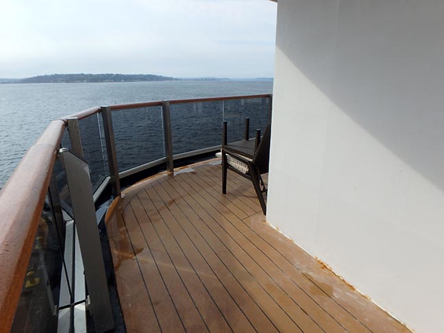 wraparound stern balcony