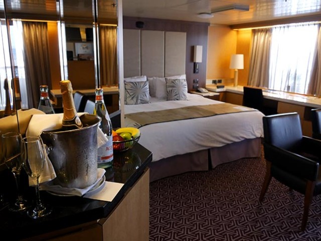 Oosterdam Neptune Suite