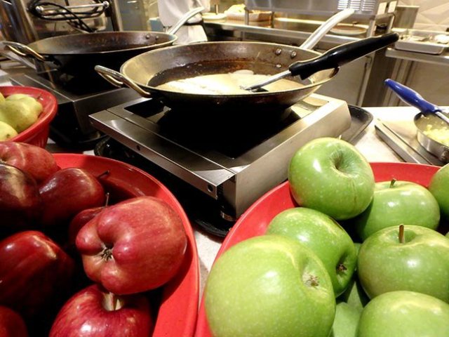 eggs Benedict station