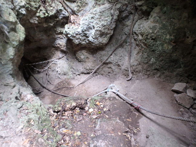 trail to Lifou cave