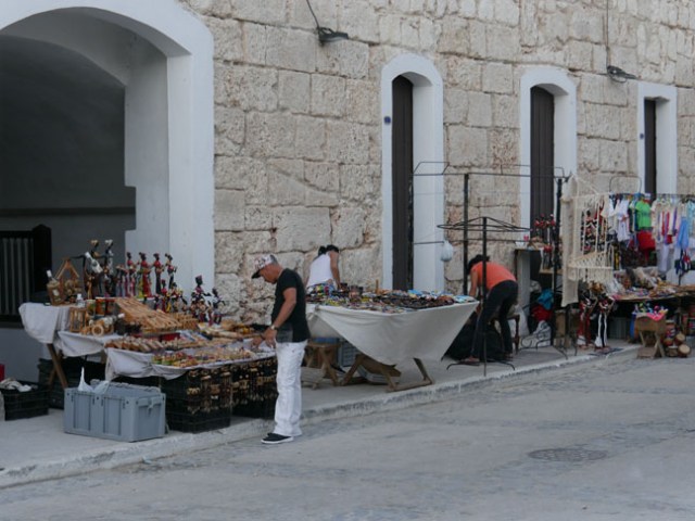 vendors at Cuban fort