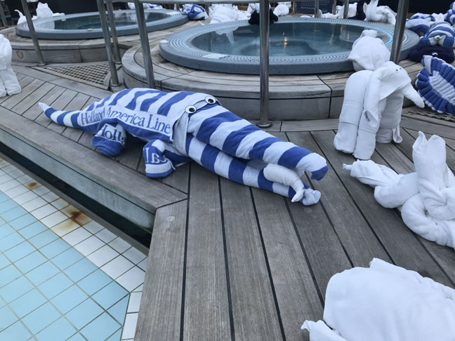 towel alligator