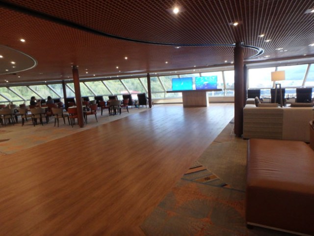 Crow's Nest Lounge on the Westerdam