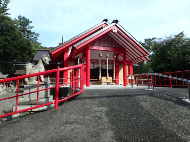 red shrine in Japan