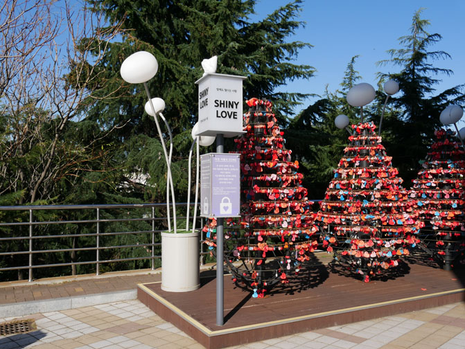 love locks are a big thing in Asia